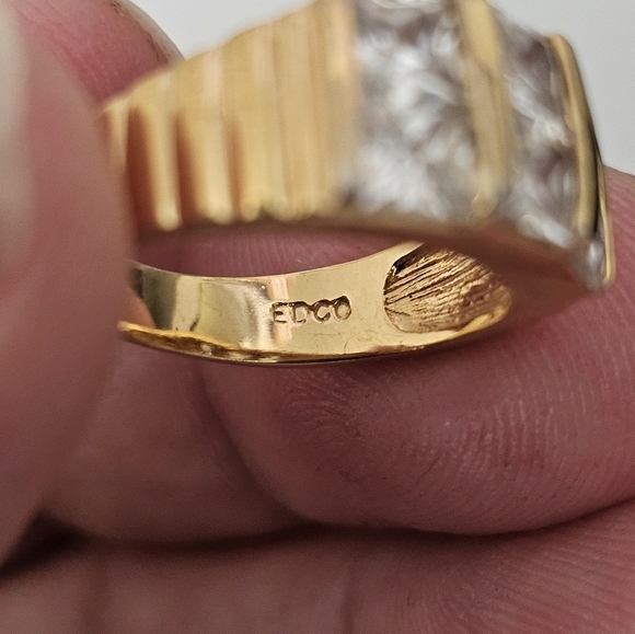 EDCO Gold Three-Stone Ring with Channel-Set Details - Picture 2 of 4